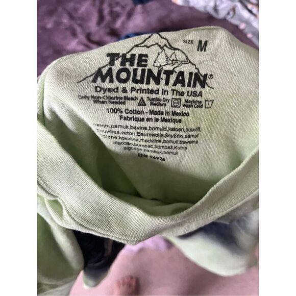 The mountain cougar graphic tee MEDIUM new without tags - Picture 2 of 2